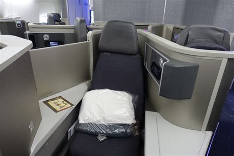 777 200er business class seating.
